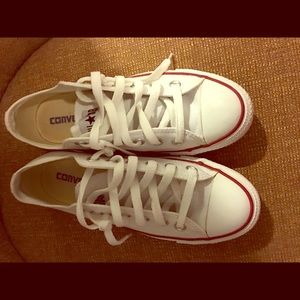 White converse low top Size US61/2 Eur 37